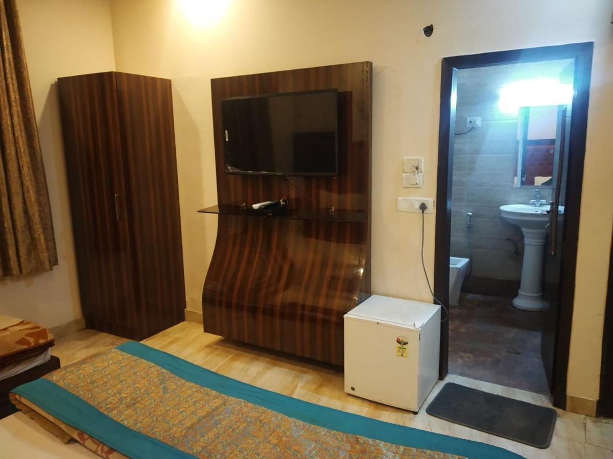 Adb Rooms Hotel Indo Continental Neu-Delhi Exterior foto