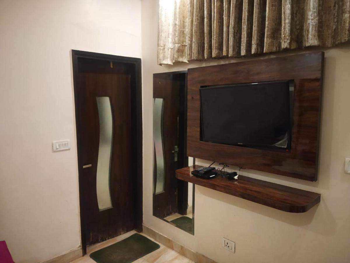 Adb Rooms Hotel Indo Continental Neu-Delhi Exterior foto